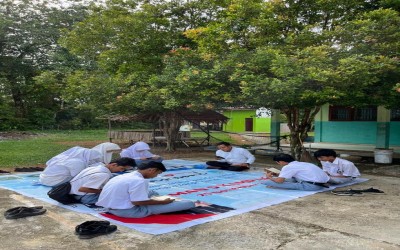 Kegiatan Membaca Al-Qur’an Sebelum Masuk Kelas di MAN 5 Kampar